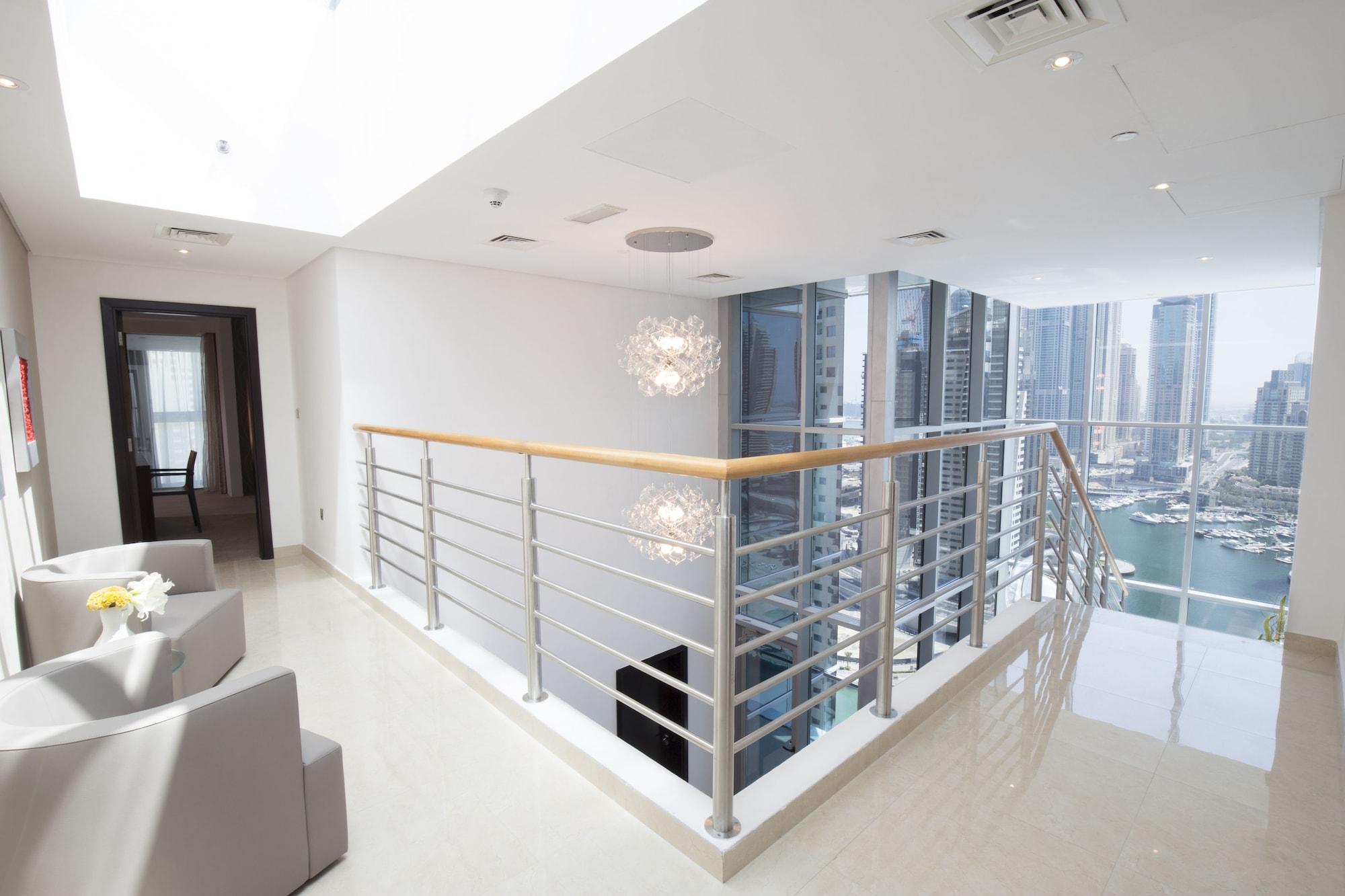 La Verda Suites And Villas Dubai Marina エクステリア 写真 A modern handrail