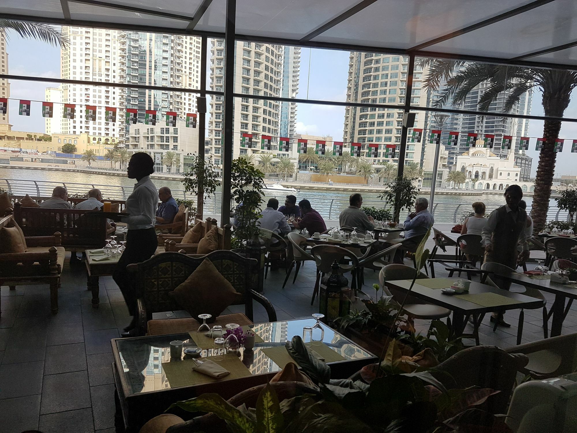 La Verda Suites And Villas Dubai Marina エクステリア 写真 The interior of the restaurant